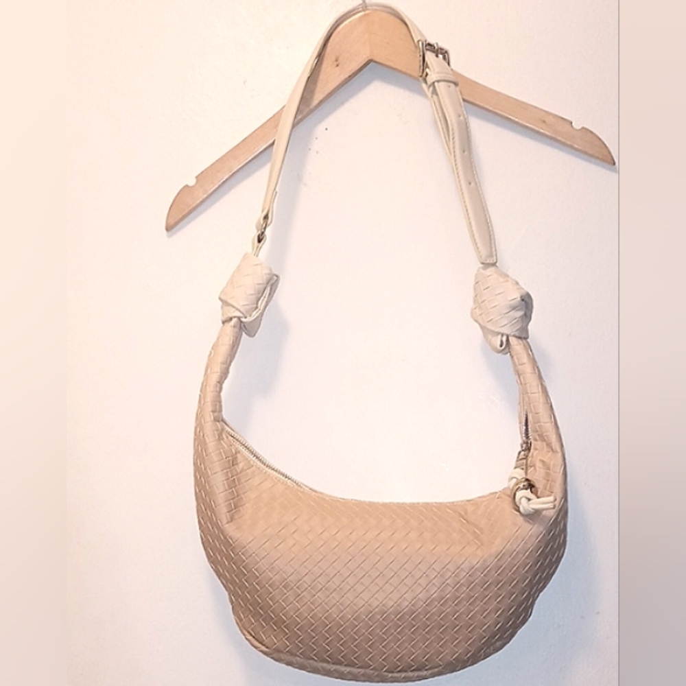 STEVE MADDEN Elegant Cream Woven Shoulder Bag